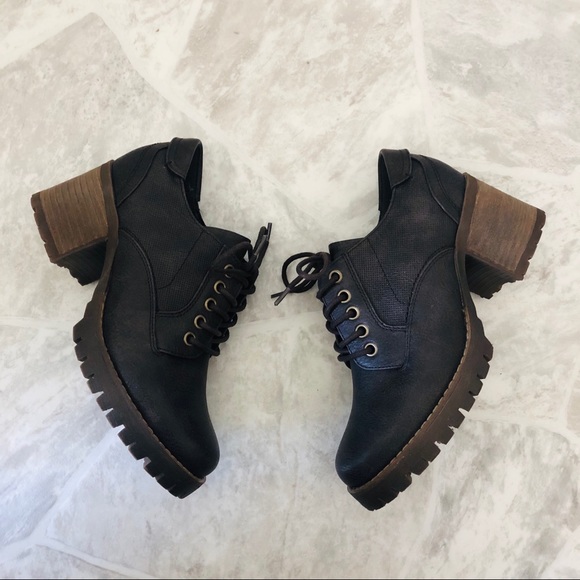 Carlos Santana Shoes - NWOT CARLOS SANTANA Brown lace up heeled boots